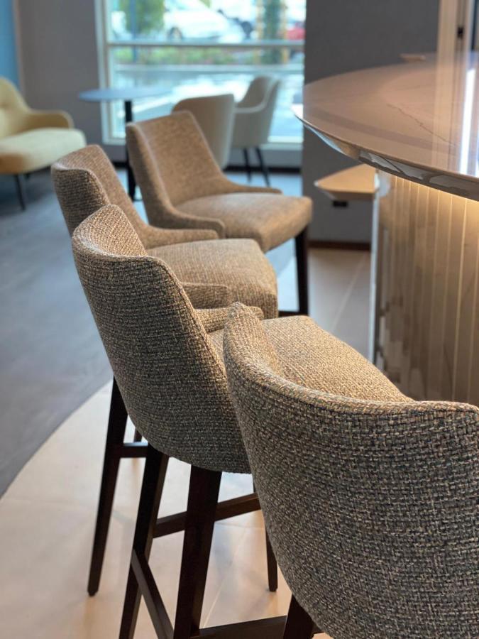 Campanile Smart Lyon Est - Eurexpo Bron Aviation Hotel Сен-Приест Екстериор снимка