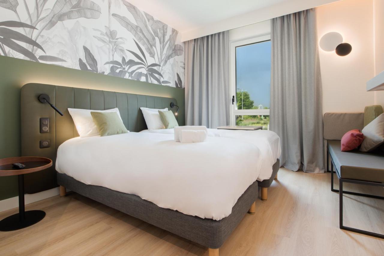 Campanile Smart Lyon Est - Eurexpo Bron Aviation Hotel Сен-Приест Екстериор снимка