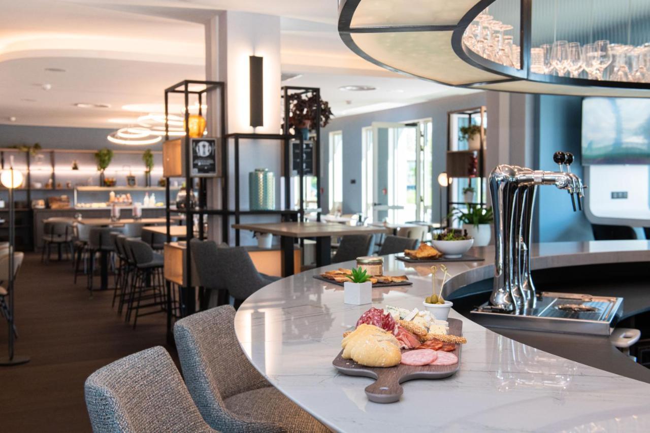 Campanile Smart Lyon Est - Eurexpo Bron Aviation Hotel Сен-Приест Екстериор снимка