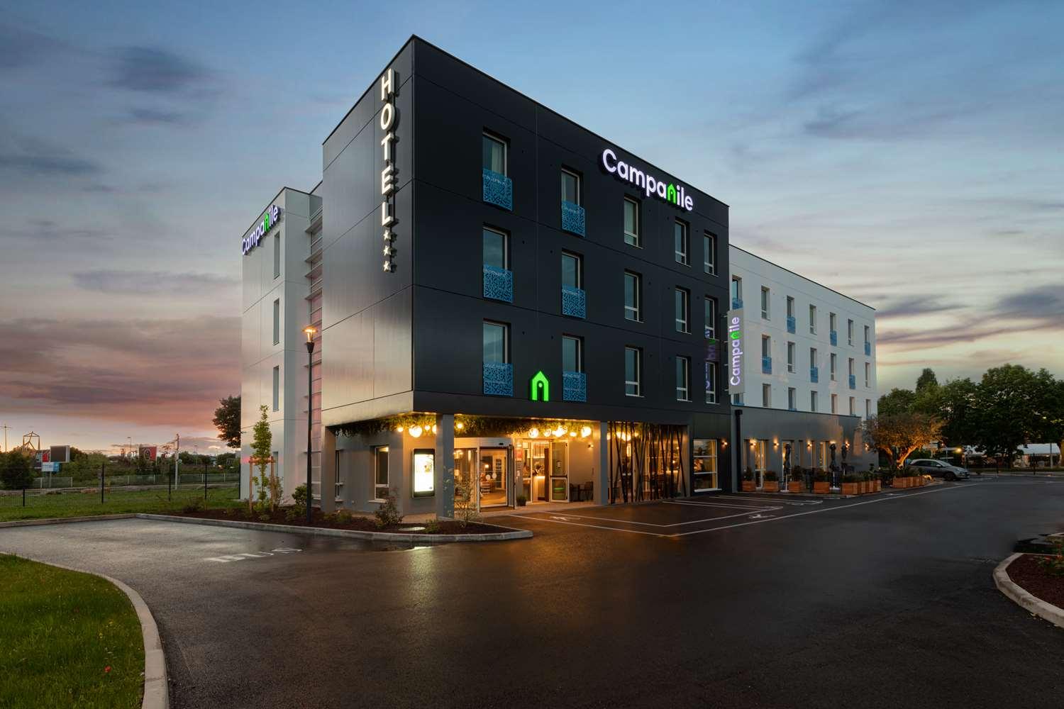 Campanile Smart Lyon Est - Eurexpo Bron Aviation Hotel Сен-Приест Екстериор снимка