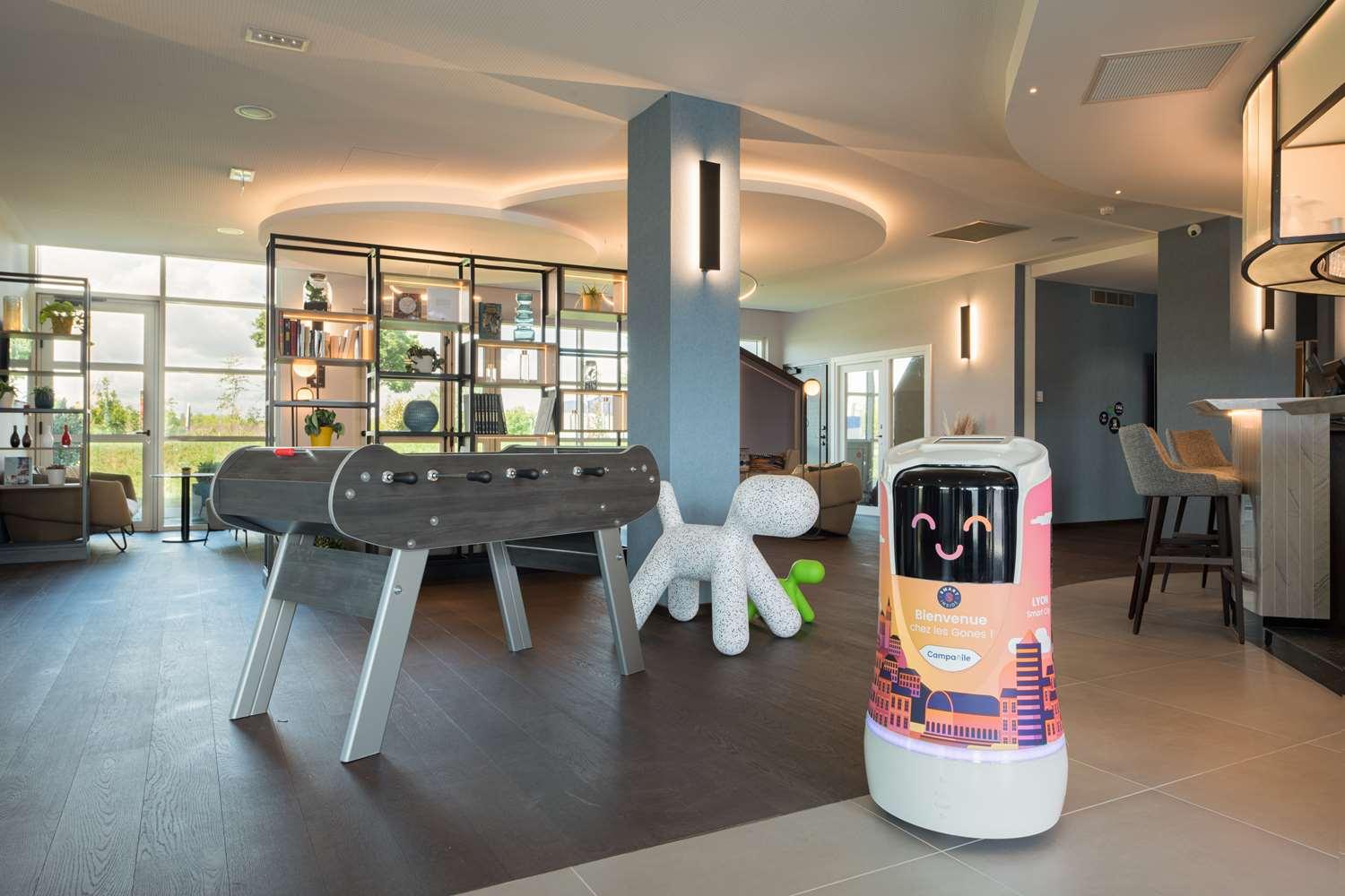 Campanile Smart Lyon Est - Eurexpo Bron Aviation Hotel Сен-Приест Екстериор снимка