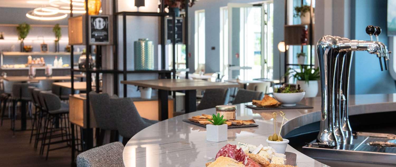 Campanile Smart Lyon Est - Eurexpo Bron Aviation Hotel Сен-Приест Екстериор снимка